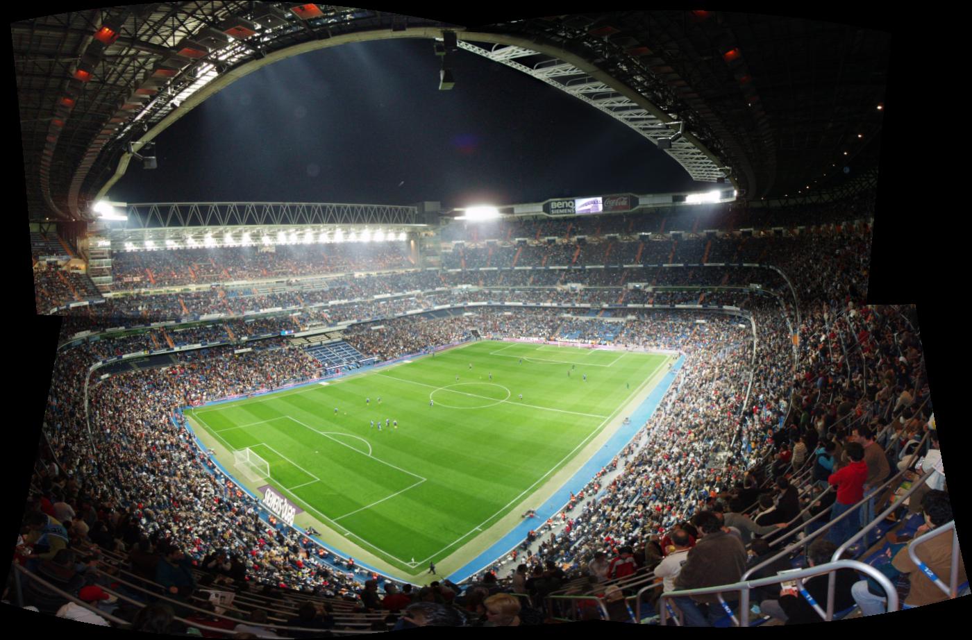 บรรยากาศการแข่งขันยามค่ำคืนที่สนามซานติอาโก เบร์นาเบว